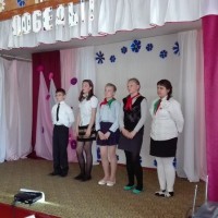 Шэсце да помніка загінуўшым воінам