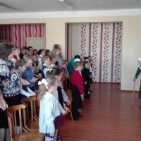 Шэсце да помніка загінуўшым воінам