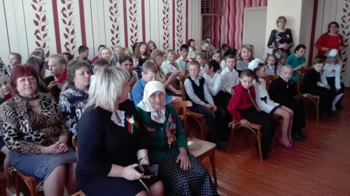 Шэсце да помніка загінуўшым воінам