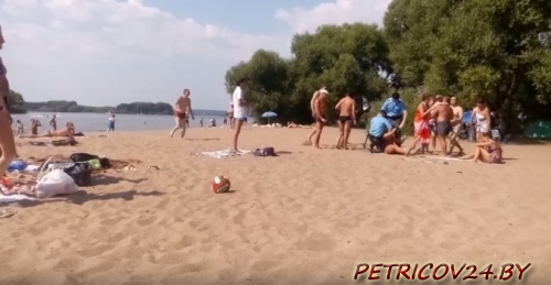 На "Минском море" ОМОН дерется с девушкой и мужчиной на костылях!