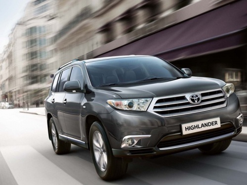 Toyota "похвасталась" обновленным кроссовером Highlander