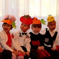 Осень постучалась к нам золотым дождем