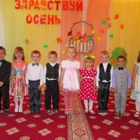 Осень постучалась к нам золотым дождем