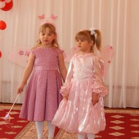 Турмович Карина и Курчич Маша исполнили песню "Бабочки"