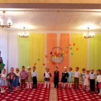 Осень постучалась к нам золотым дождем
