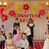 Приемная комиссия принимает экзамен по танцам