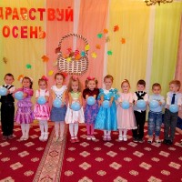 Осень постучалась к нам золотым дождем
