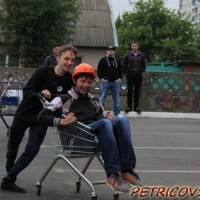 Гонки на магазинных тележках -1773