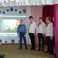 Шэсце да помніка загінуўшым воінам