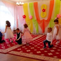 Весенние праздники "Тепло сердец любимых мам"