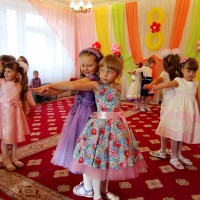 Весенние праздники "Тепло сердец любимых мам"