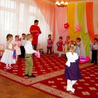 Весенние праздники "Тепло сердец любимых мам"