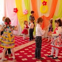Весенние праздники "Тепло сердец любимых мам"