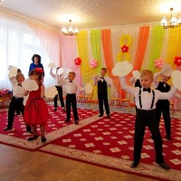 Весенние праздники "Тепло сердец любимых мам"