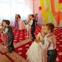 Весенние праздники "Тепло сердец любимых мам"