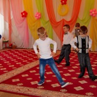 Весенние праздники "Тепло сердец любимых мам"