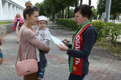 Активисты РО ОО «БРСМ» вышли на улицы города с целью проведения социологического опроса среди жителей г. Калинковичи