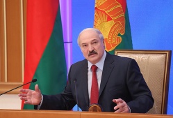 Лукашенко: Беларусь не пытается сыграть геополитическую роль, а желает жить в мире с соседями